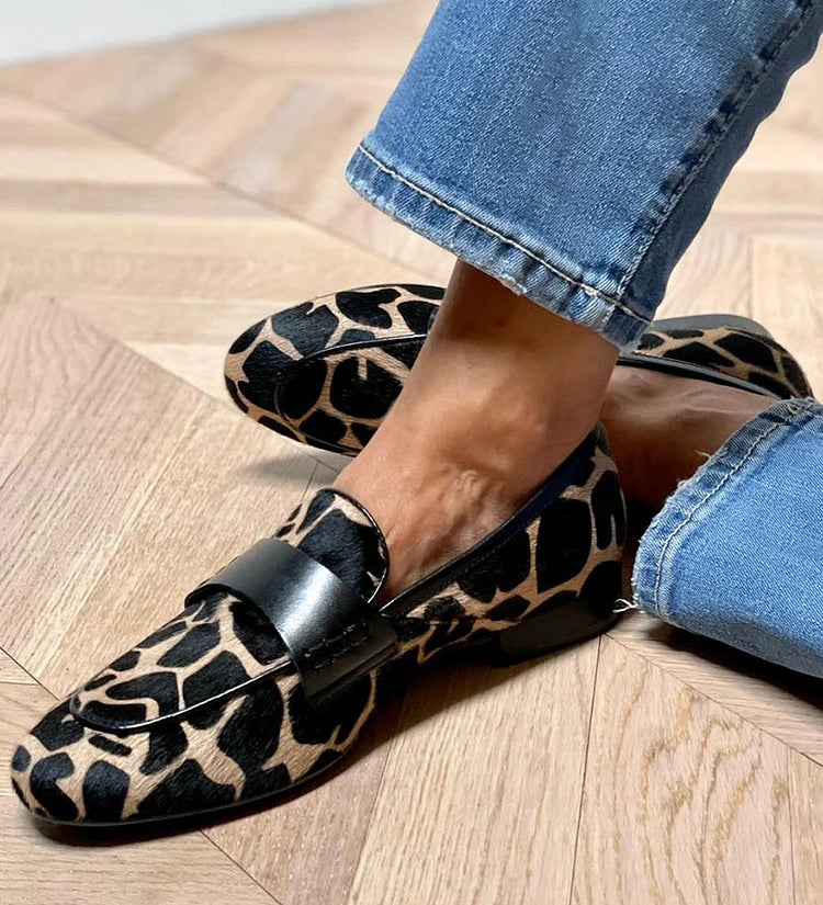 Animal print loafer with elegant detail