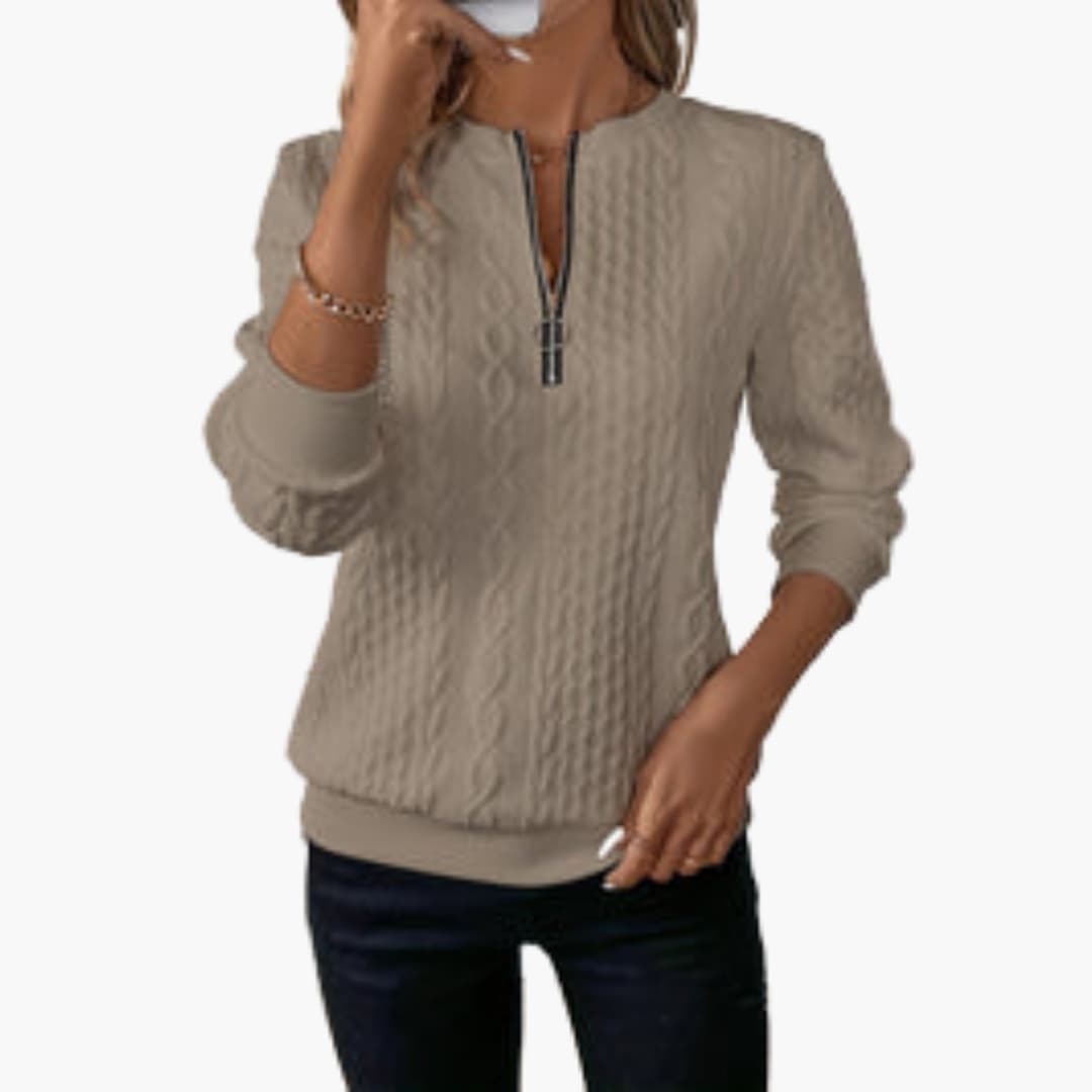 Women's pullover with zipper at the neckline and cable knit surface